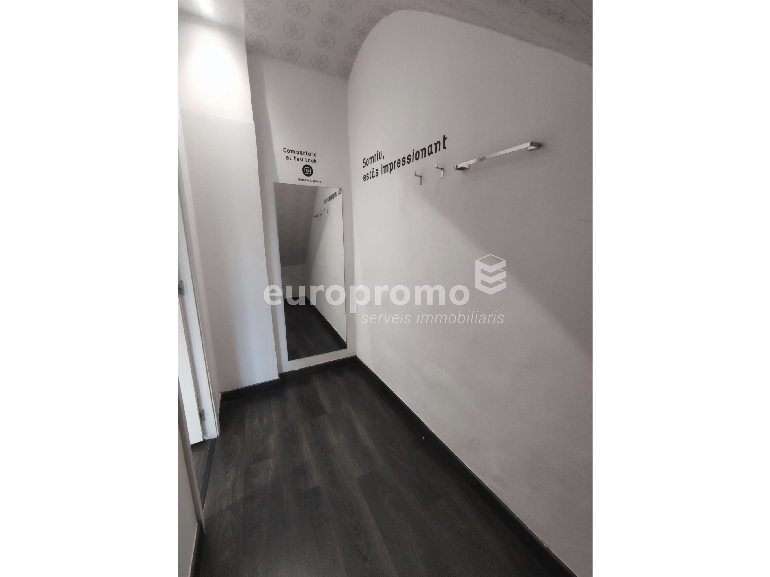 Local comercial de 116 m2 a la zona de l'Eixample!